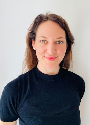 Lena Bleffert lächelnd im Porträt
